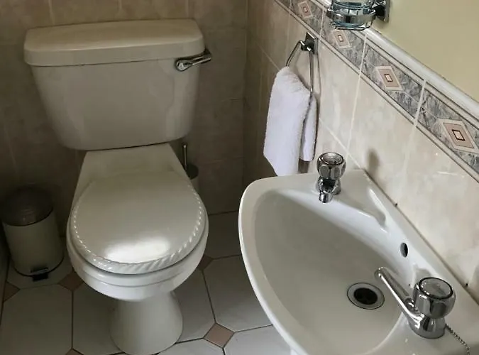 Derreen Tighue House *